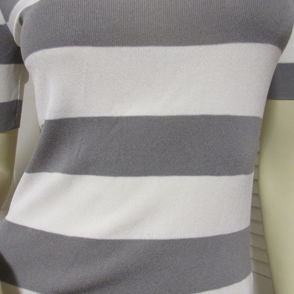 Theory White Gray Striped Knit Top T-Shirt Normcore Travel Preppy Designer Luxe - Picture 6 of 8